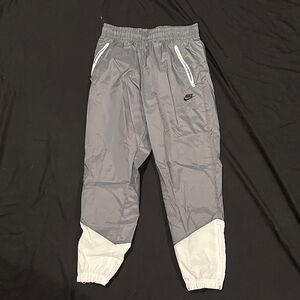 Nike Windbreaker Joggers in Gray and White